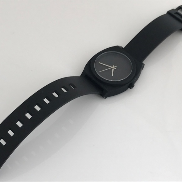 Nixon Minimal Men Watch Black Rubber Band WR 100M - Picture 7 of 8